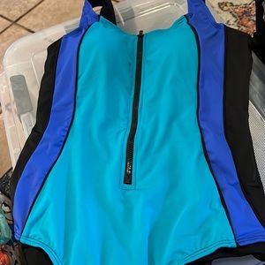 Brand new swimsuit from Swimsuits for all. Functional zipper in front.